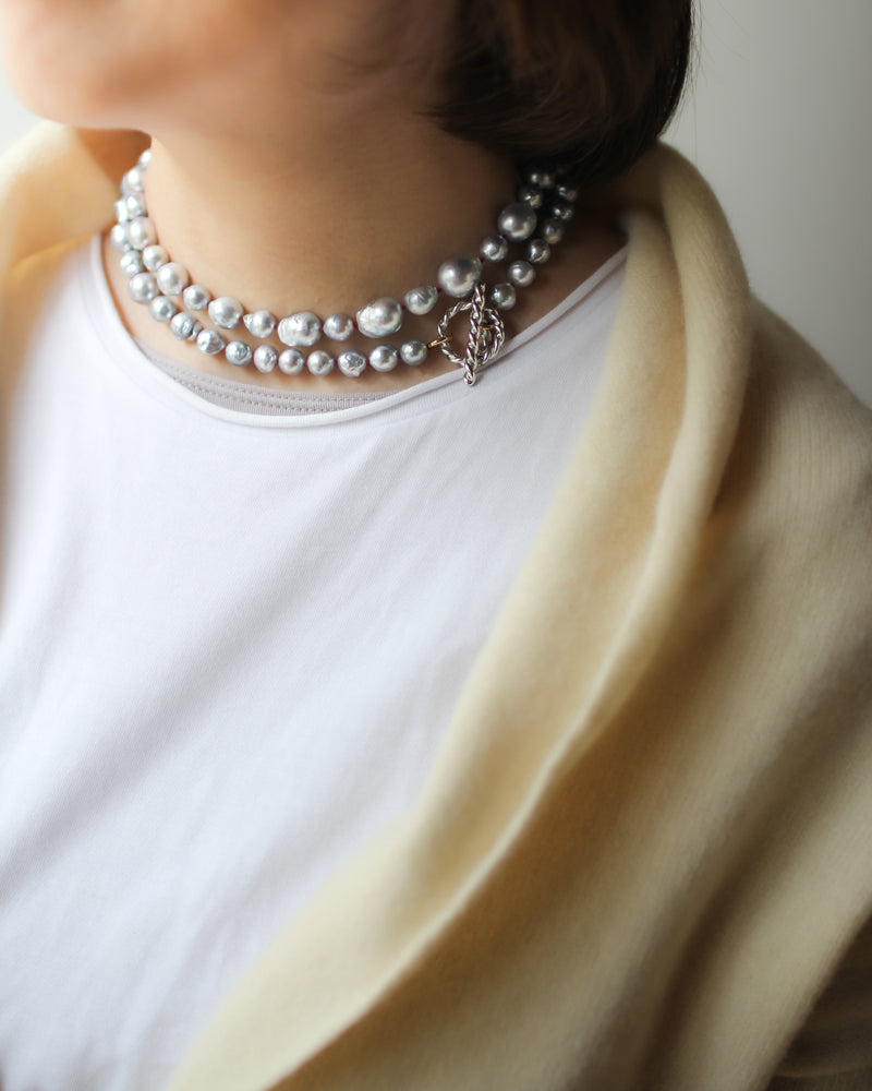 白蝶バロックパール ロングネックレス