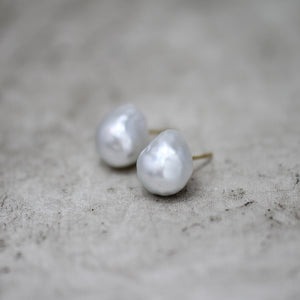 11mm 白蝶バロックパール ピアス