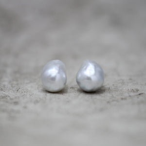 11mm 白蝶バロックパール ピアス