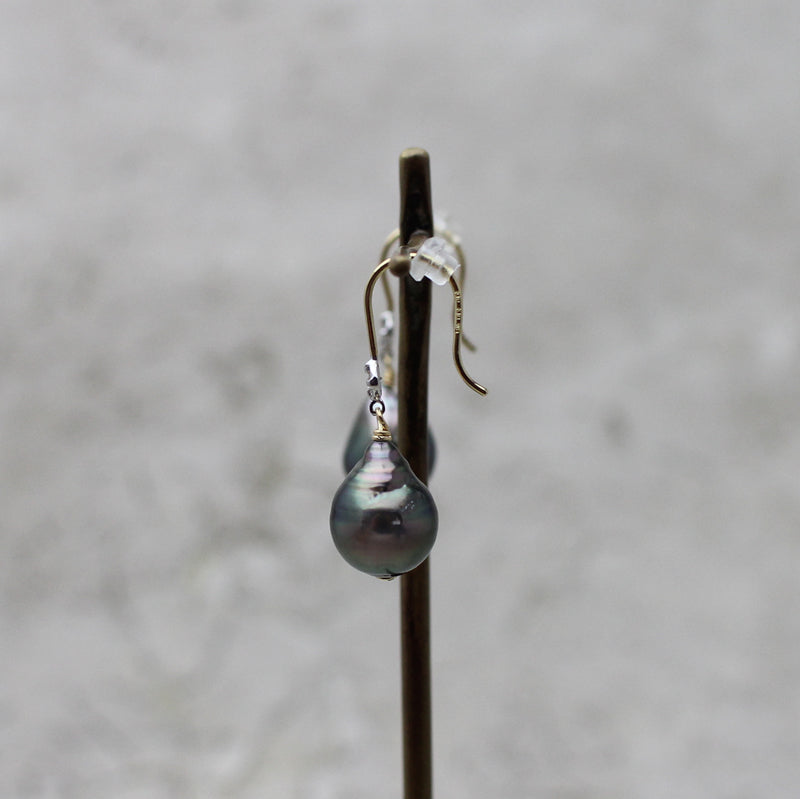 黒蝶バロックパール フックピアス