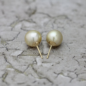 11mm 白蝶バロックパール ピアス