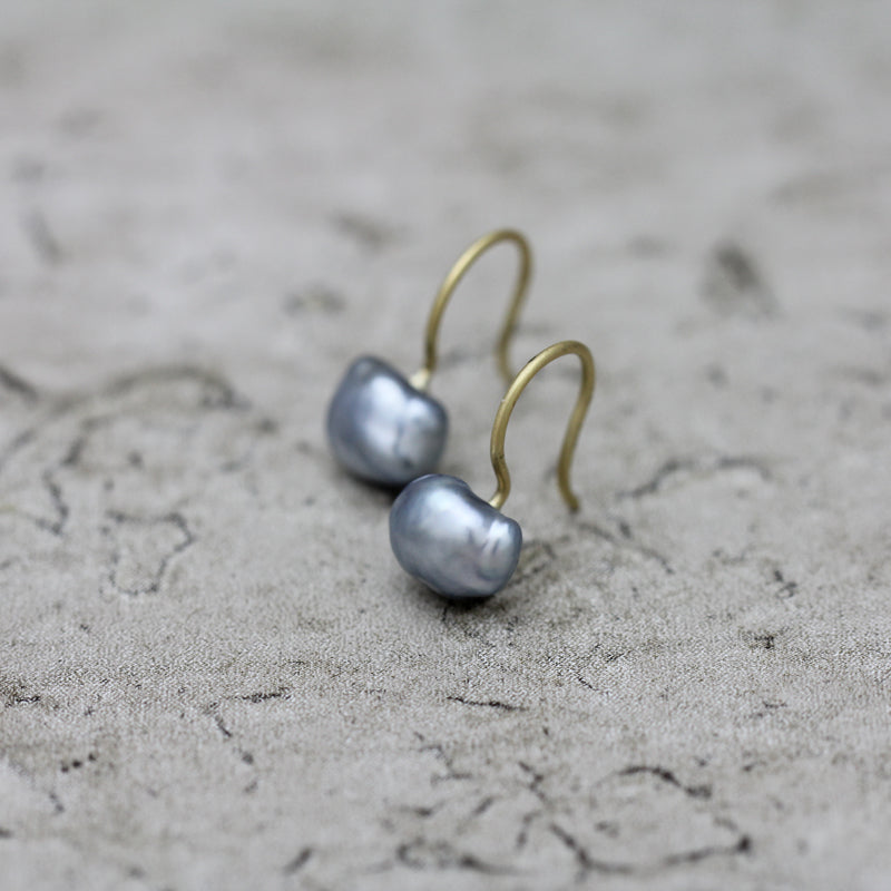 7mm 黒蝶ケシパール フックピアス
