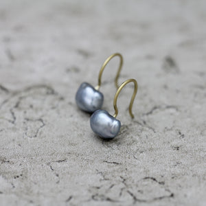 7mm 黒蝶ケシパール フックピアス