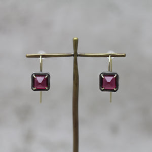 ルビー フックピアス