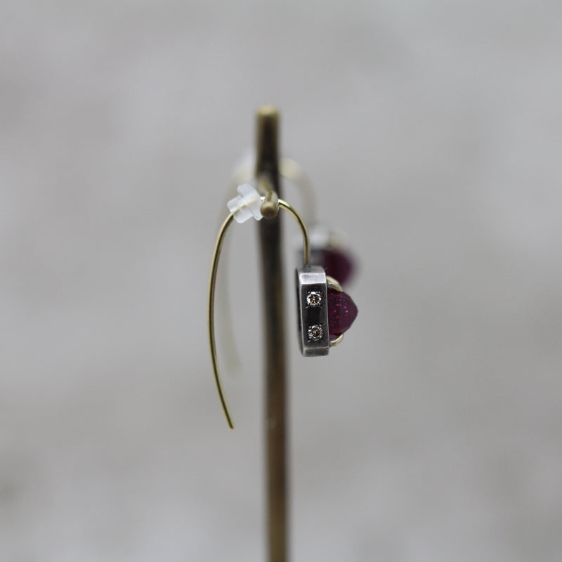 ルビー フックピアス