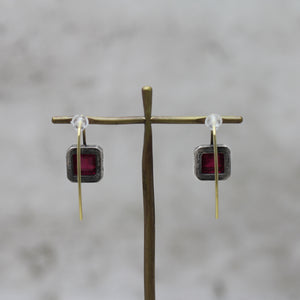 ルビー フックピアス