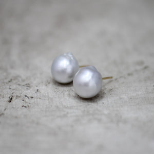 11mm 白蝶バロックパール ピアス
