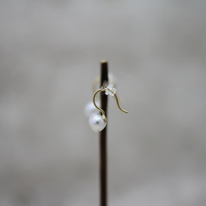 7mm 白蝶ケシパール フックピアス