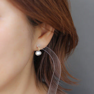 7mm 白蝶ケシパール フックピアス