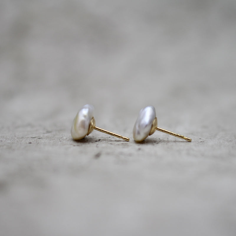 7mm 白蝶ケシパール ピアス