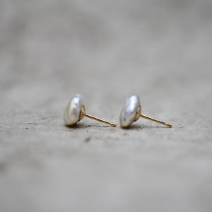 7mm 白蝶ケシパール ピアス