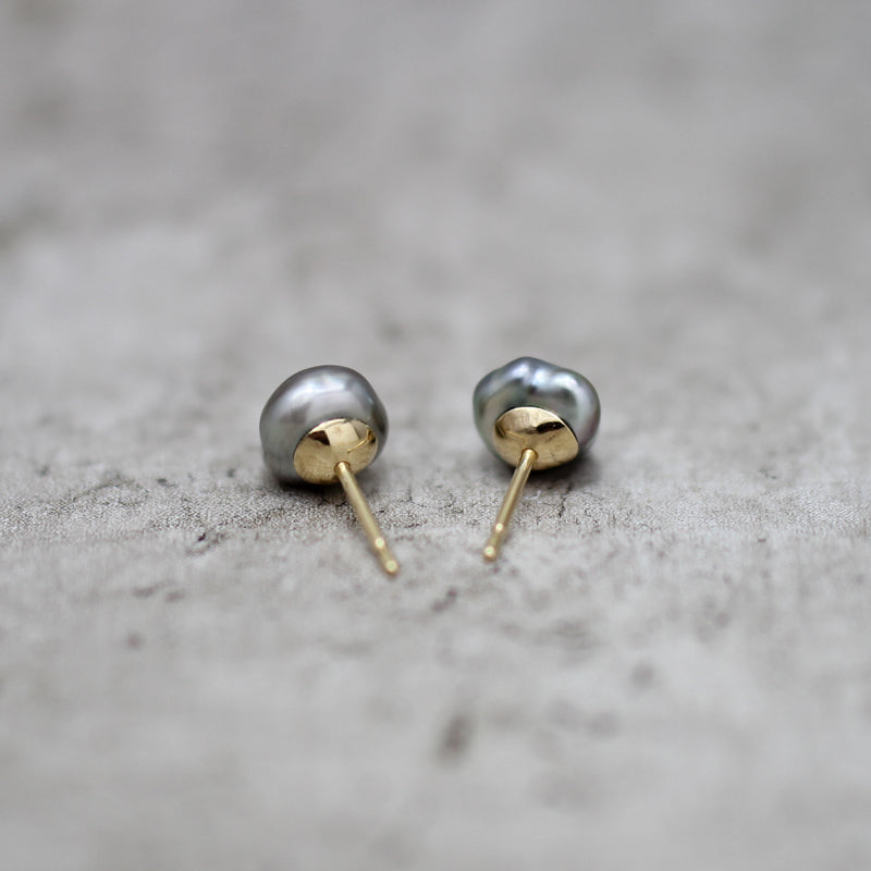 7mm 黒蝶ケシパール ピアス