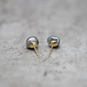 7mm 黒蝶ケシパール ピアス