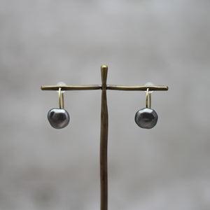 8mm 黒蝶ケシパール フックピアス